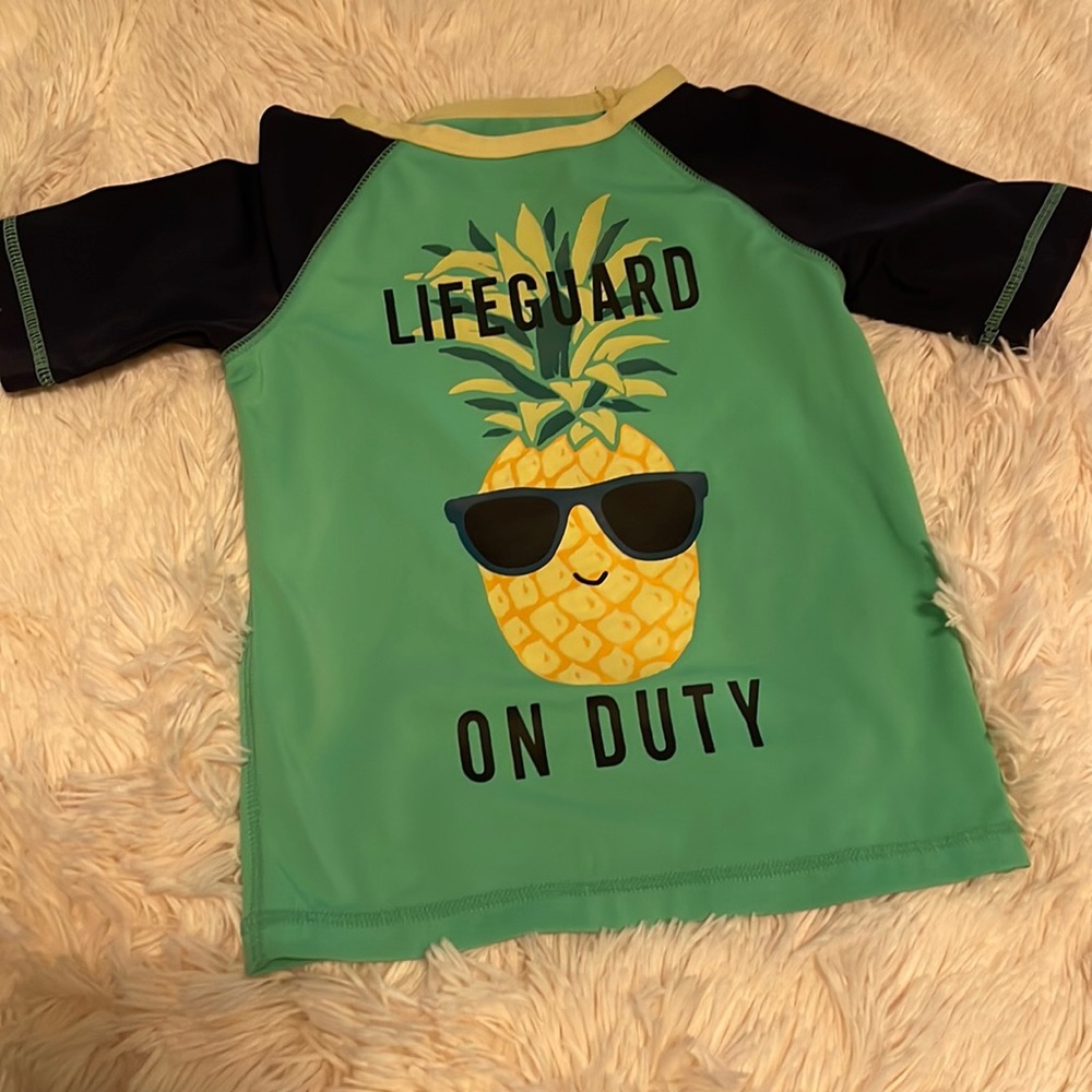 Old navy sun guard t shirt size 3T